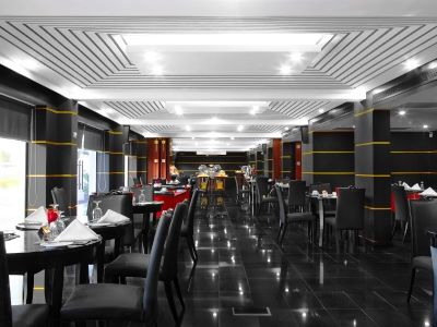 Ramada By Wyndham Qurum Hotel