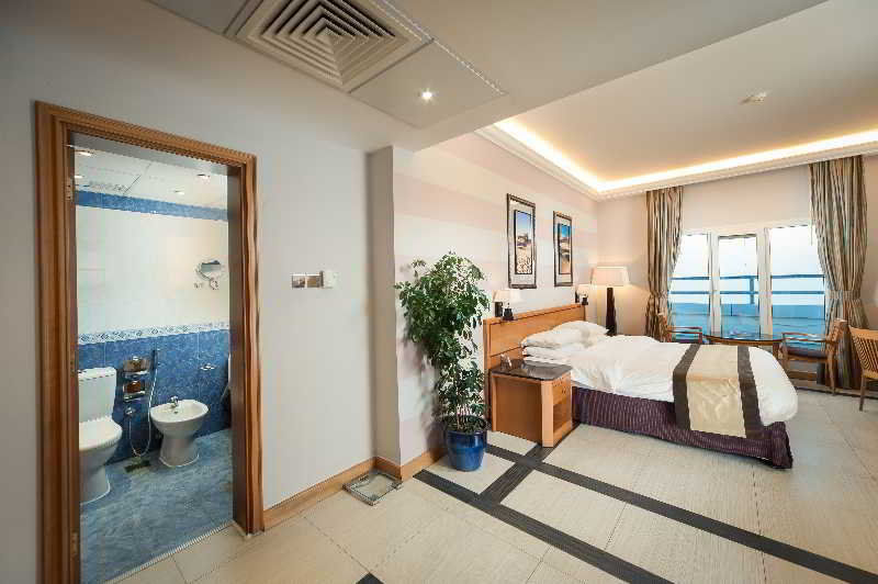 Hotel Ramada By Wyndham Qurum