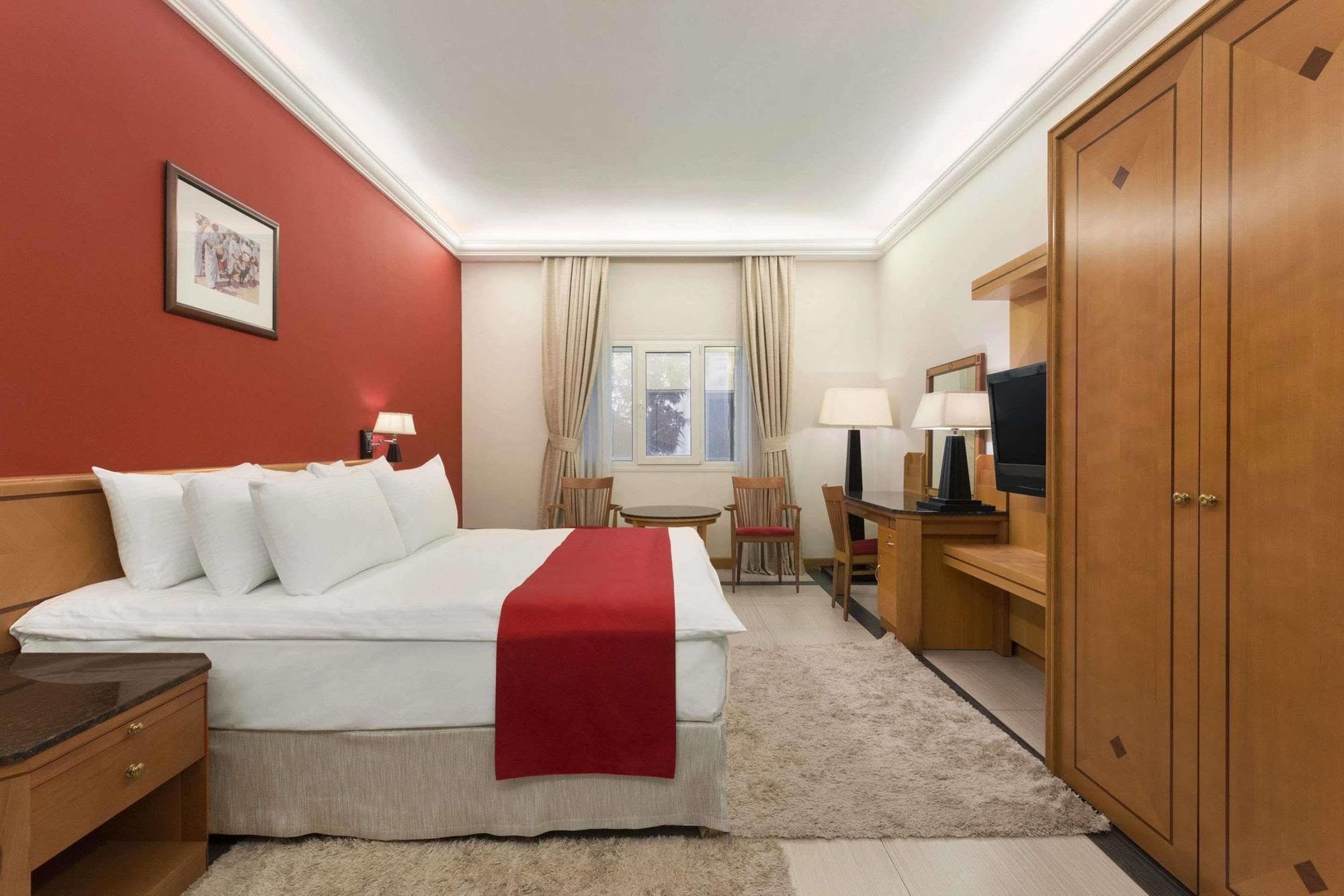 Ramada By Wyndham Qurum Hotel