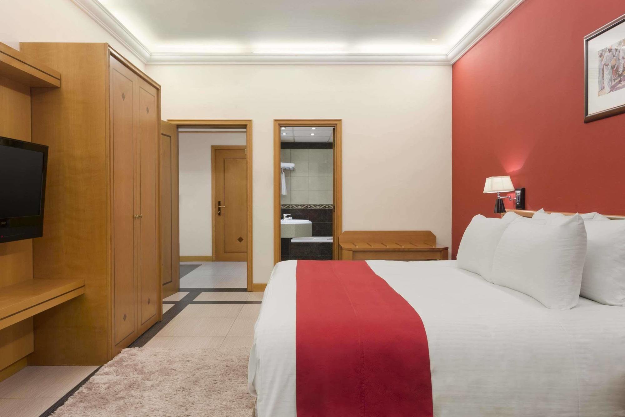 Ramada By Wyndham Qurum Hotel