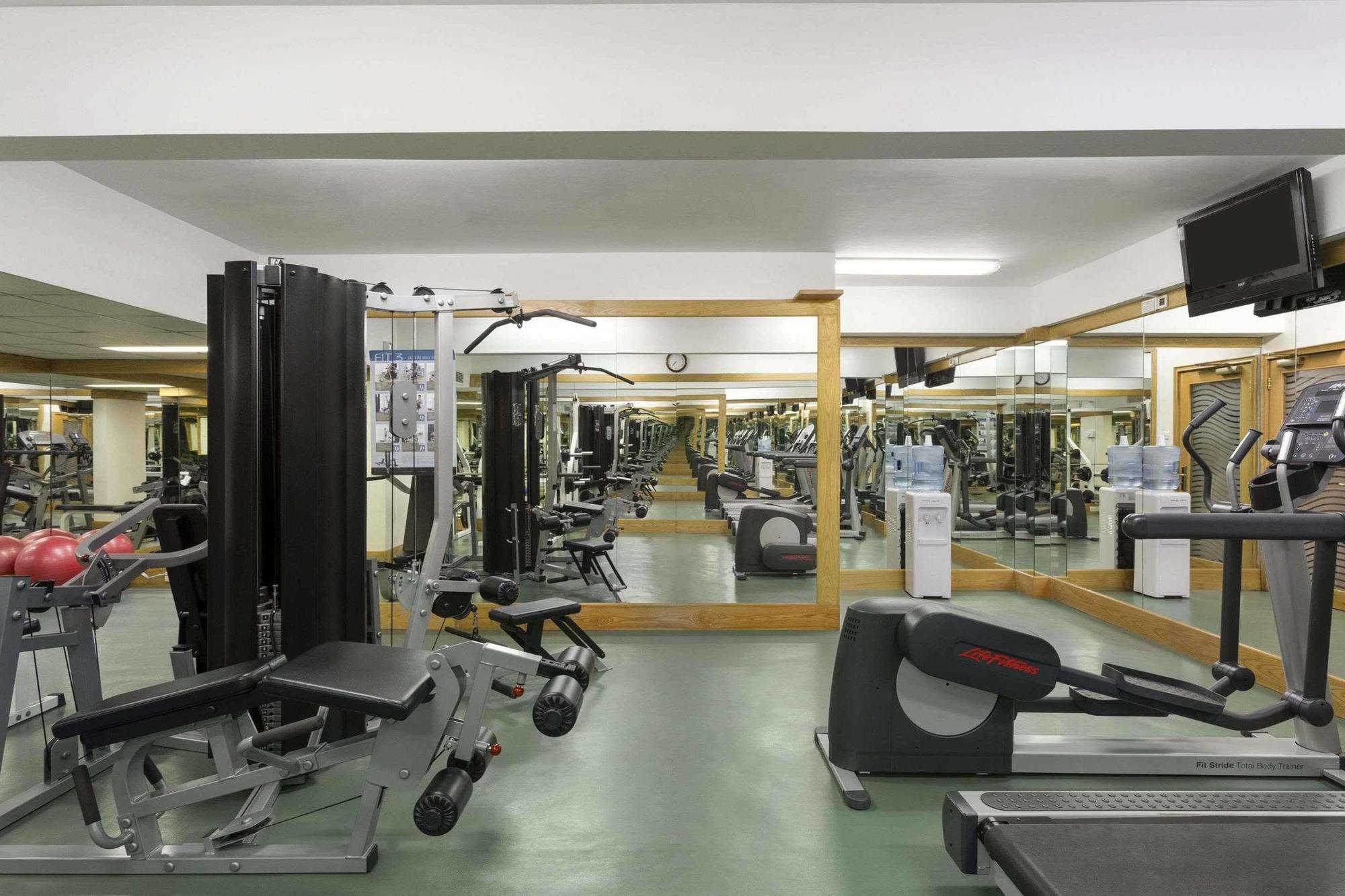 Ramada By Wyndham Qurum Hotel 4*