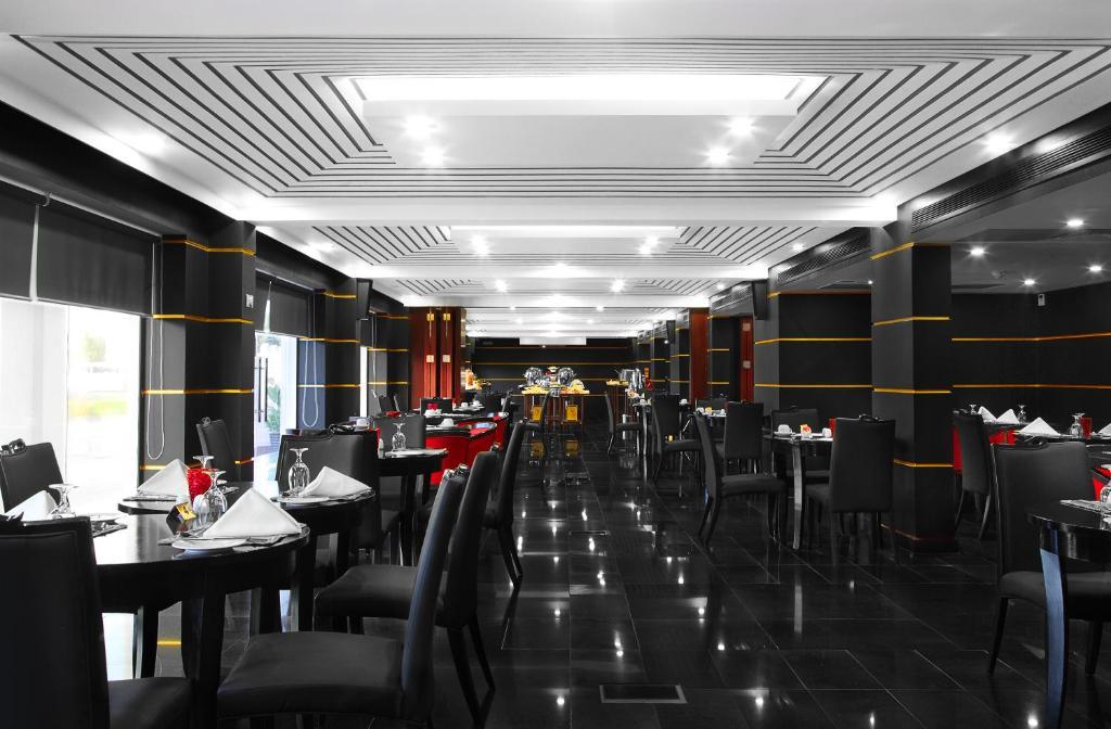 Ramada By Wyndham Qurum Hotel 4*