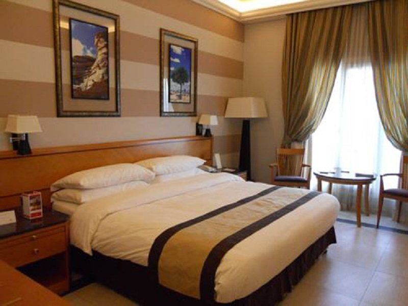 Hotel Ramada By Wyndham Qurum
