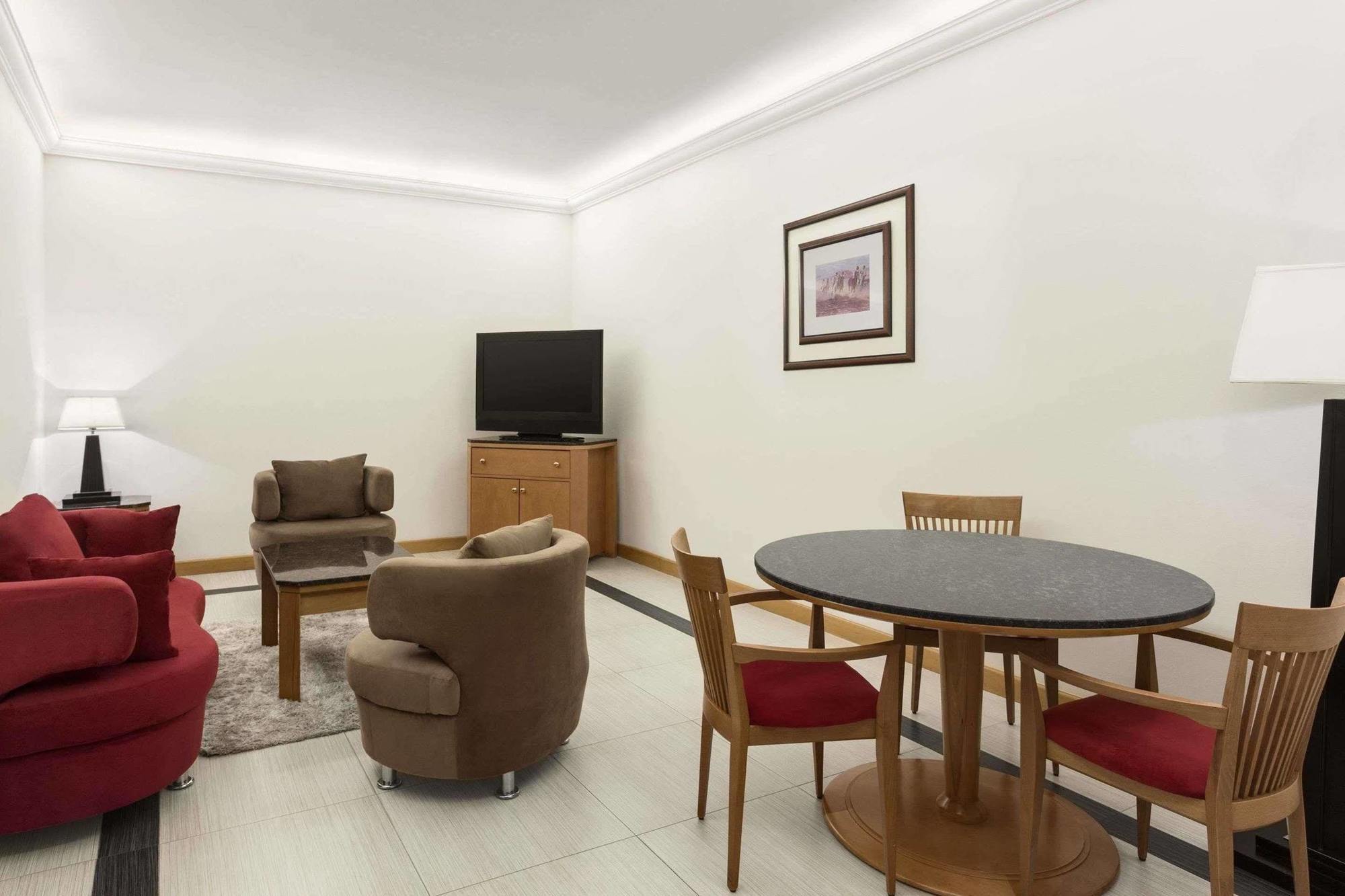 Ramada By Wyndham Qurum Hotel Mascate