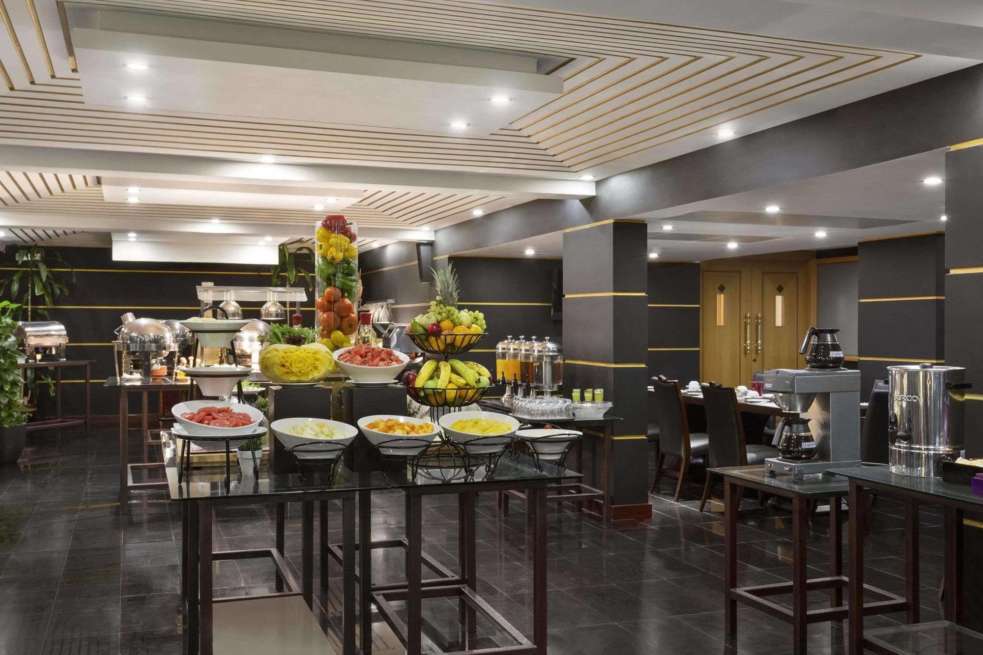 Hotel Ramada By Wyndham Qurum