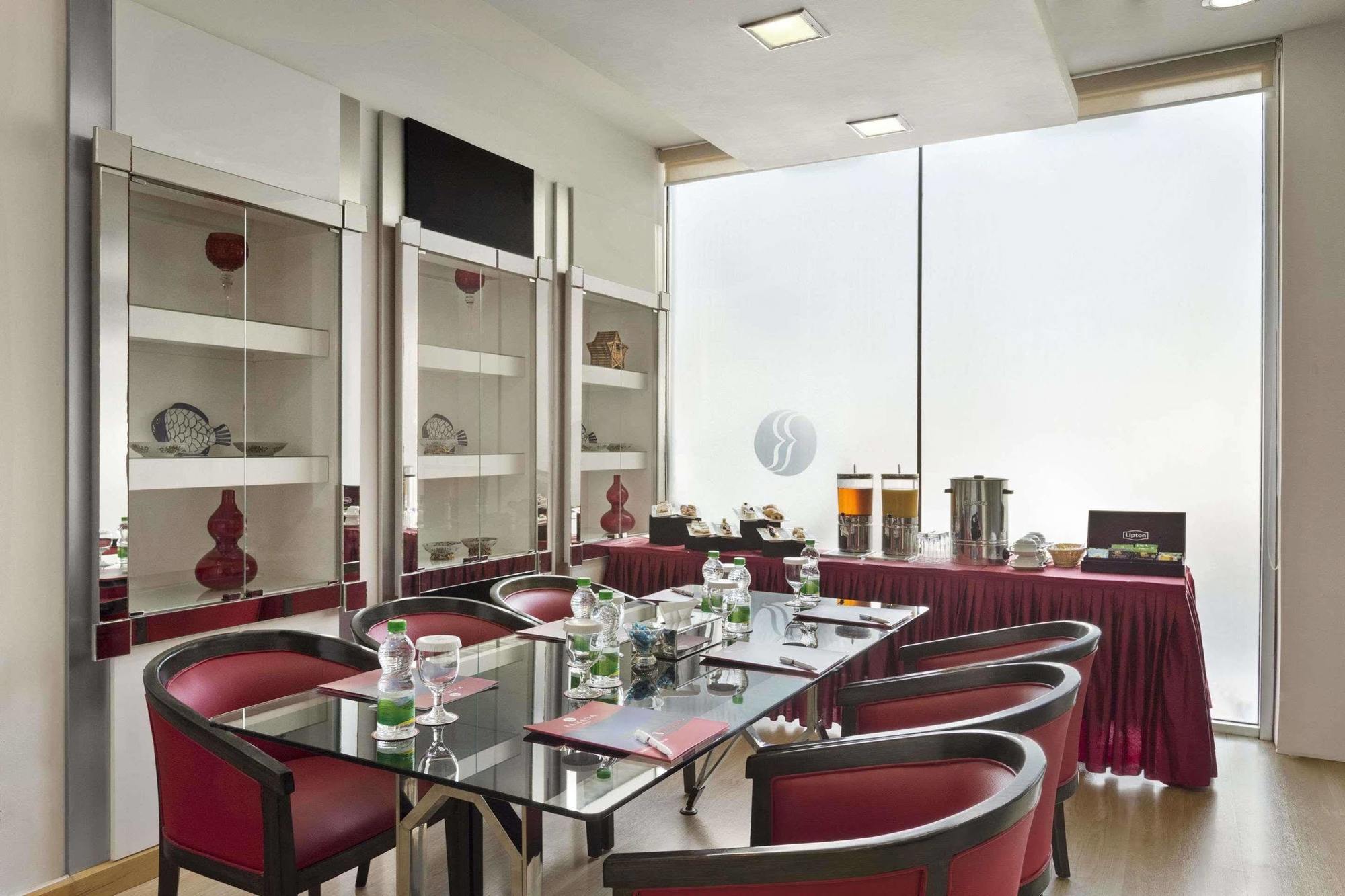 Ramada By Wyndham Qurum Hotel Maskat