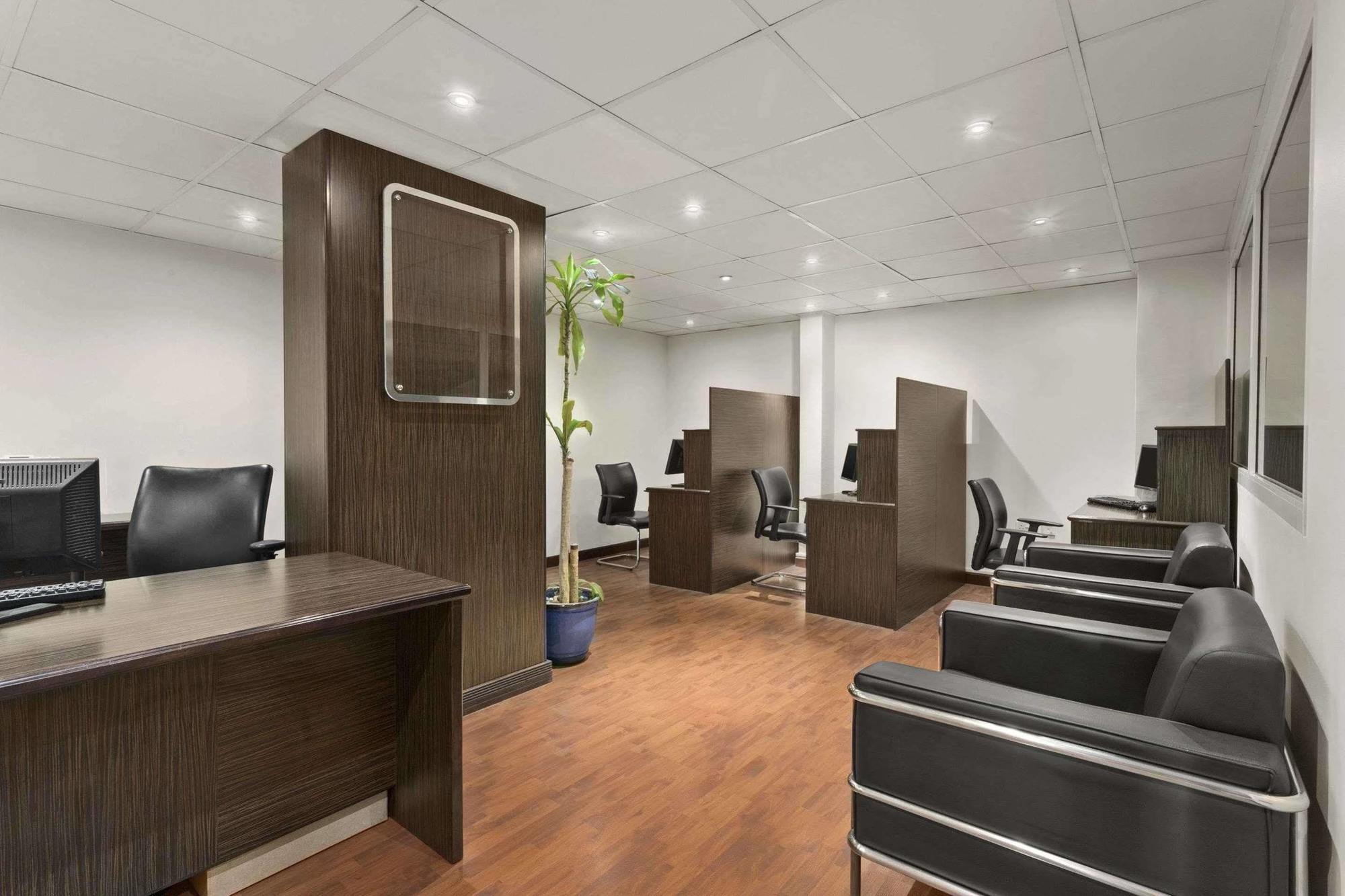 Ramada By Wyndham Qurum Hotel