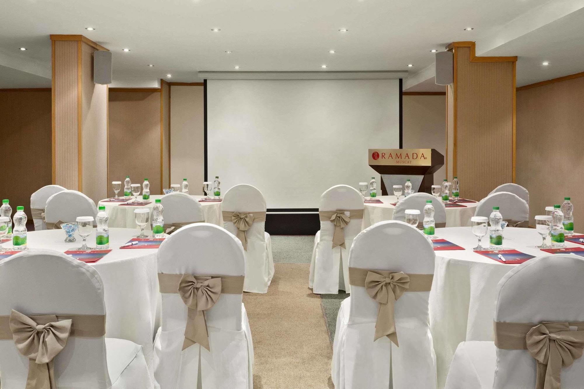 Ramada By Wyndham Qurum 4*