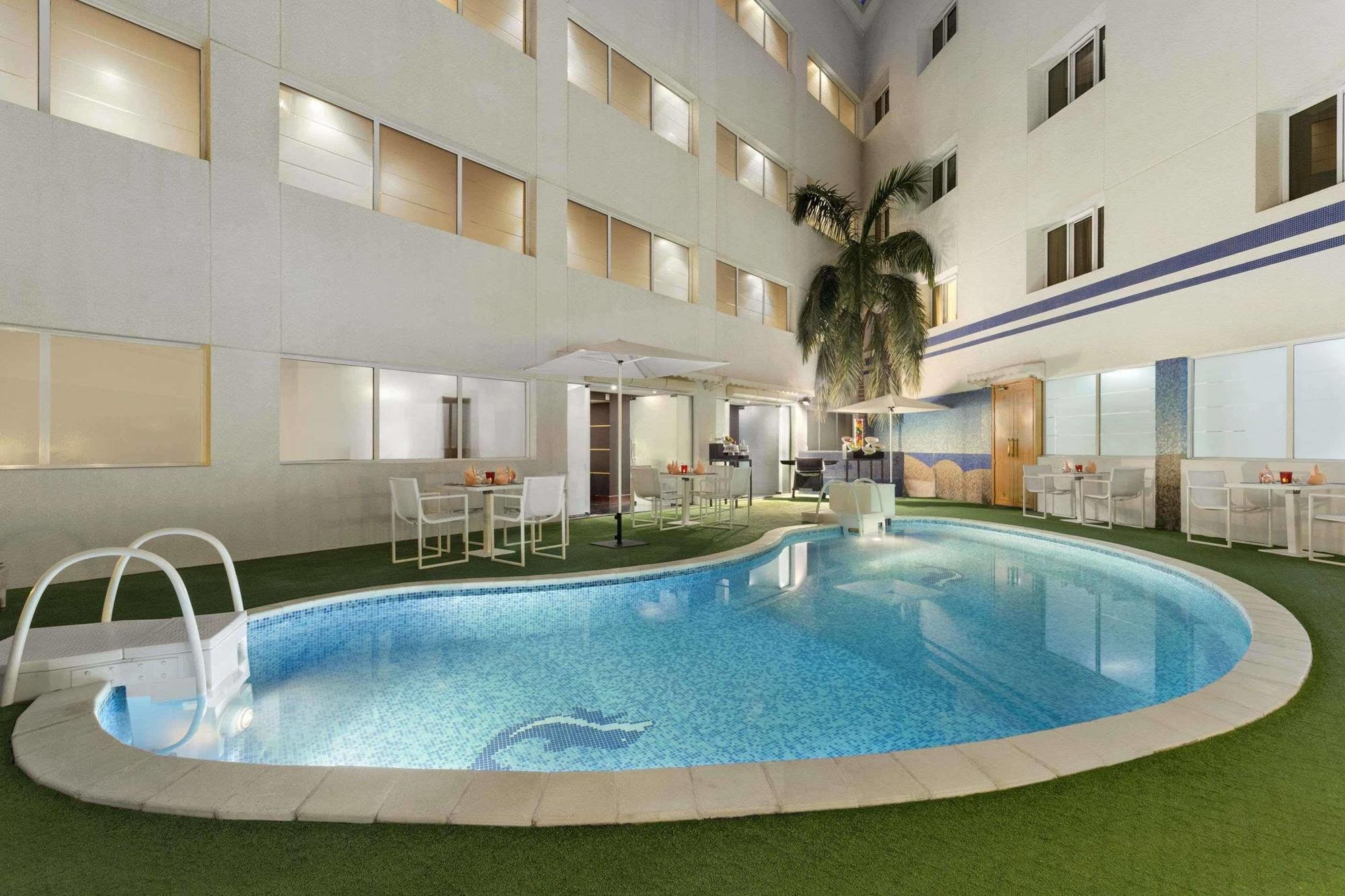 Ramada By Wyndham Qurum 4*