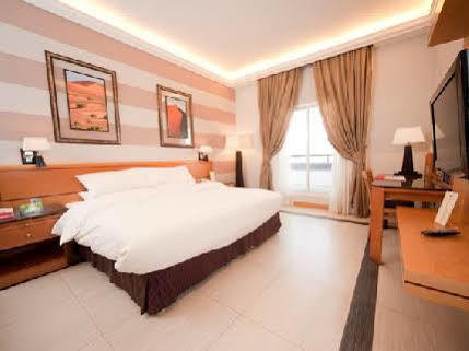 Hotel Ramada By Wyndham Qurum